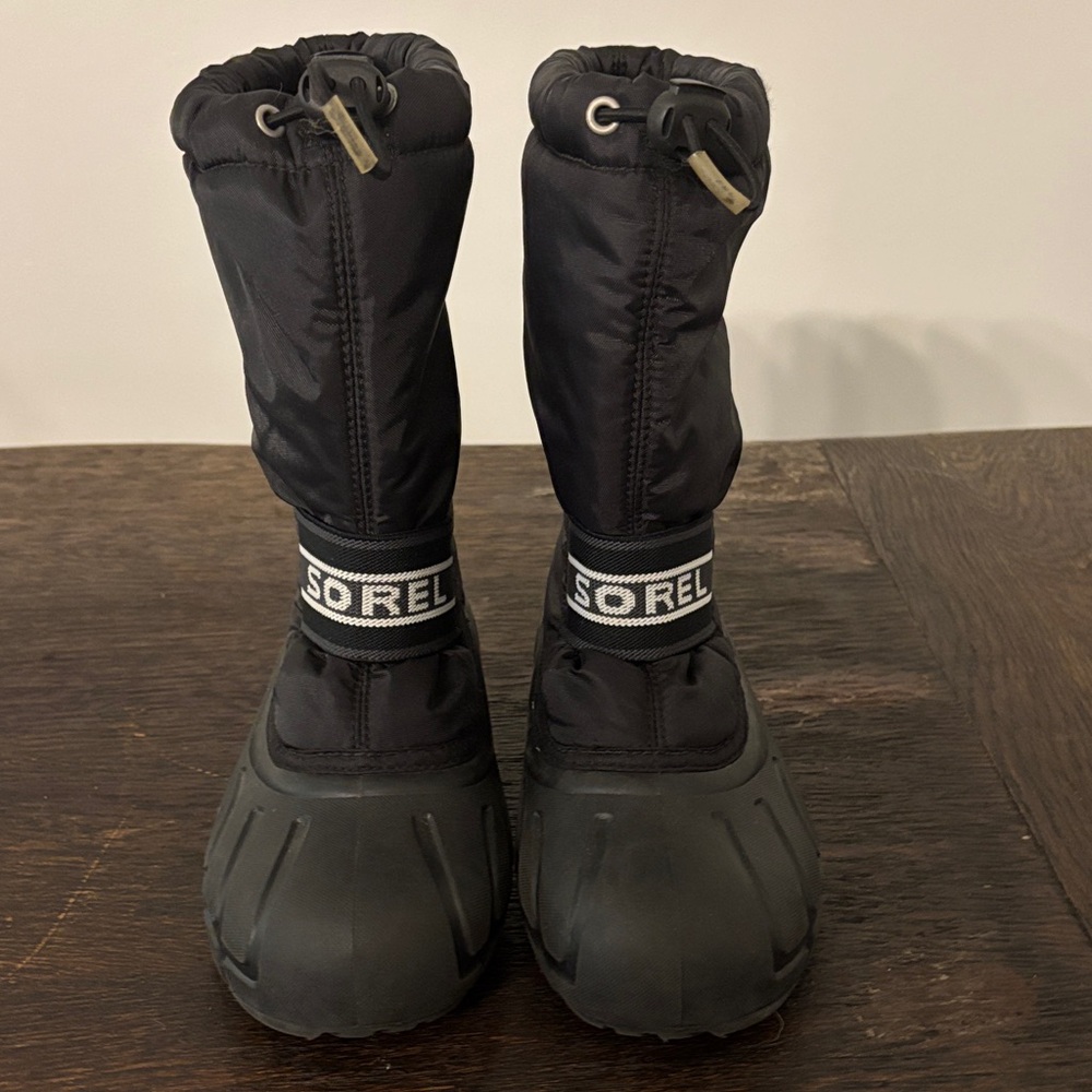 Sorel cub lined snow boots. Sz 36/4. Never worn